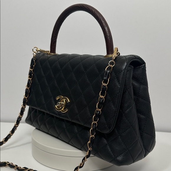 💯Authentic Chanel Black Quilted Shoulder Bag with Gold Accents🍀 - Picture 12 of 17